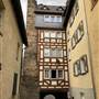 Leuke torenhuis in de muur in Oberwesel